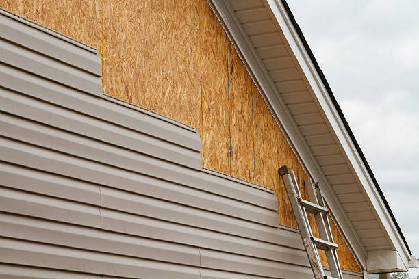 Professional Siding technician working in Somerset, KY